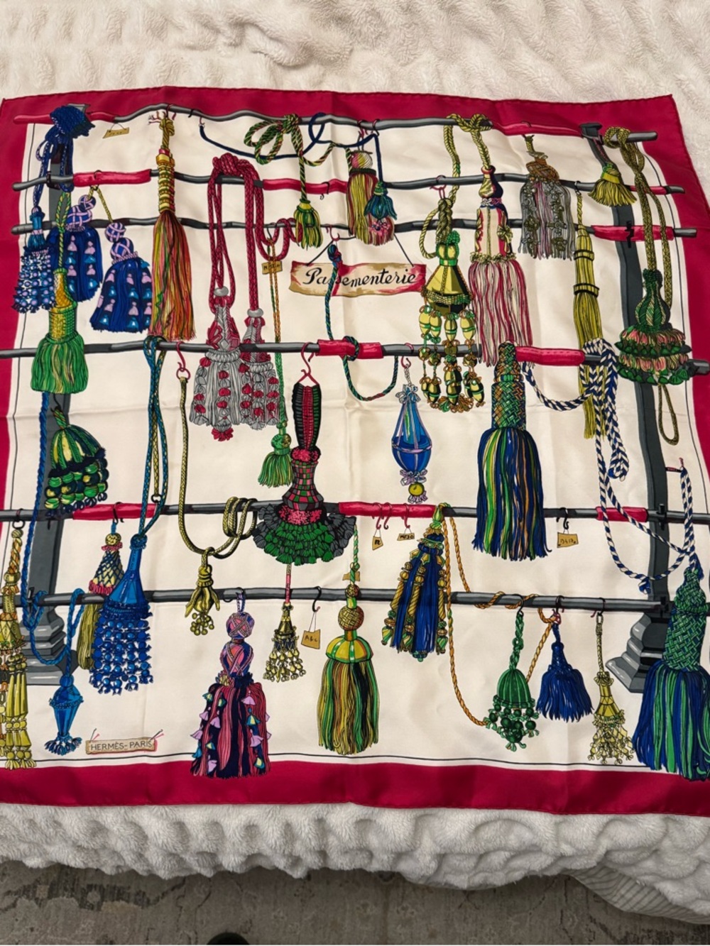 Hermes Passementerie 90 cm
Scarf